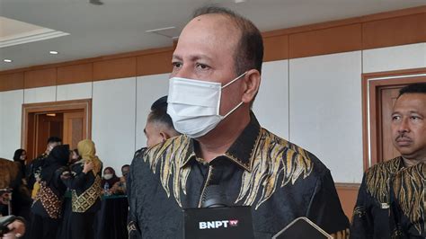 Awasi Hukum