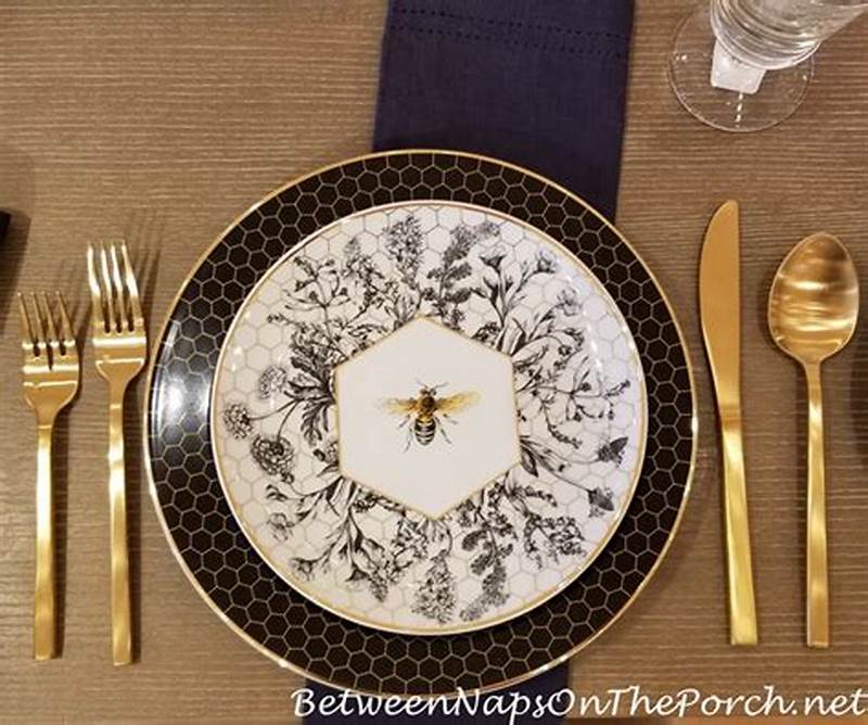 Bee Pattern Dinnerware
