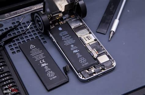 Cara mengganti baterai iPhone 4