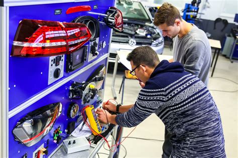 Collaboration in Automotive Technology Training