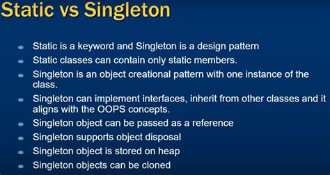 Difference between static class and singleton pattern