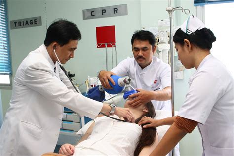 Dokter dan Perawat siap melayani anda di Rumah Sakit Bhayangkara Polri Palembang