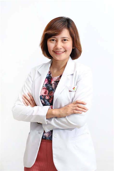 Dr. Kurnia Cindy, Sp.KG