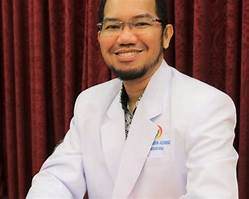 Dr. Zulfi Rasid Sp.U. di Padang