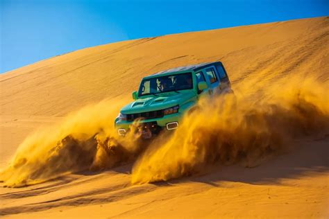 Driving through Rajasthan desert
