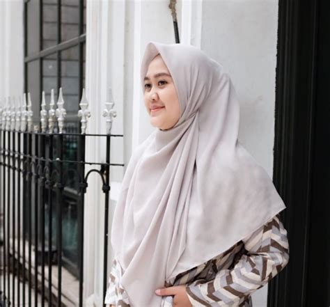 Hijab segi empat wajah bulat