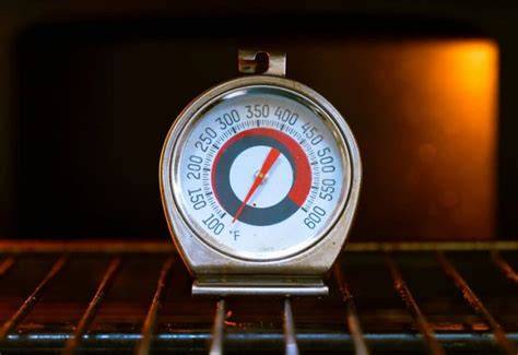 How Oven Size Affects How Long Preheating Takes thermometer gauge