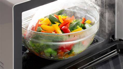 How Steam Ovens Keep Vegetables From Losing Water