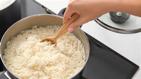 Jangan Menyendok Nasi dengan Sumpit