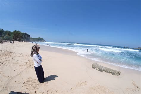 Kebersihan Pantai Berkunjung ke Pantai Buyutan Bolo