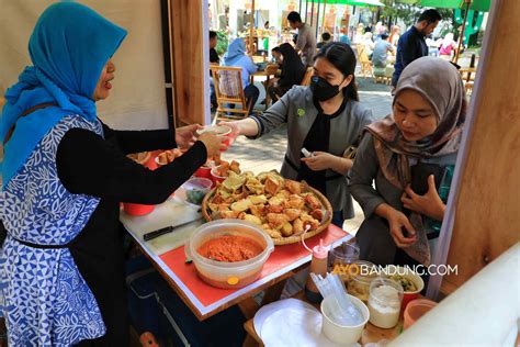Kuliner Padang di Ciwalk