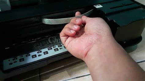 Langkah 4 Mengeluarkan Cartridge Printer