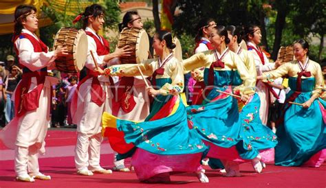 Lintas Budaya