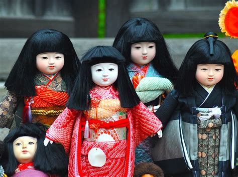Makna Spiritual Boneka Jepang