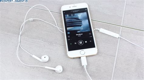 Membersihkan Port Headset