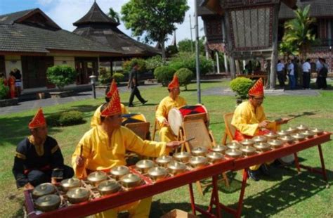 Meningkatkan Pangsa Pasar untuk Musik Talempong dan Teater Tradisional