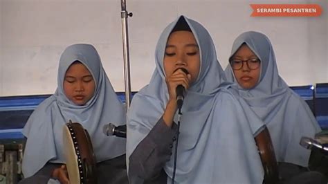 Muslimah Cantik Menyanyikan Grup Hadroh