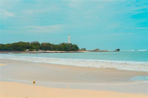 Pemandangan Pantai Santolo Indonesia