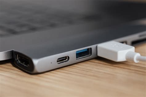 Pembersihan Koneksi Port USB