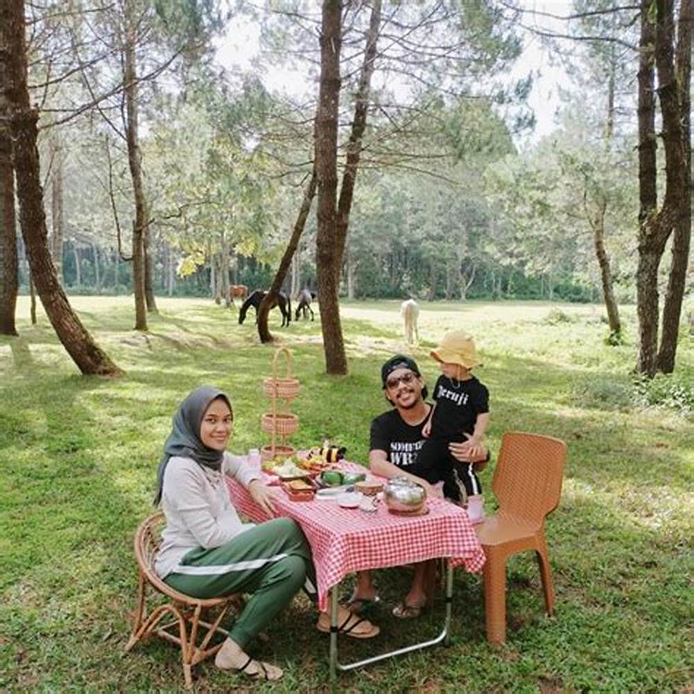 Piknik di Hutan Kota Bandung