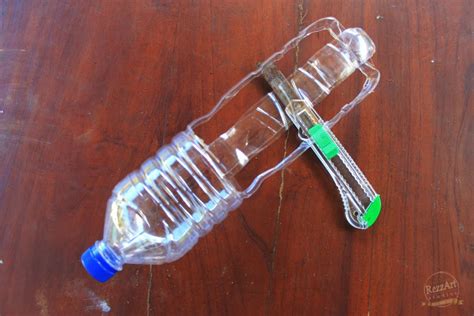 Potong Bagian Tertentu dari Botol Plastik