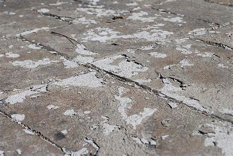 Stain deterioraion in concrete