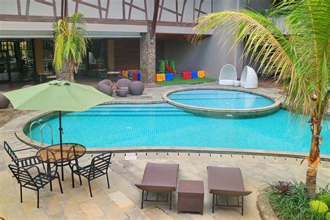 Swimming Pool Tjokro Hotel Surabaya