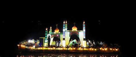 Takbiran di Perahu