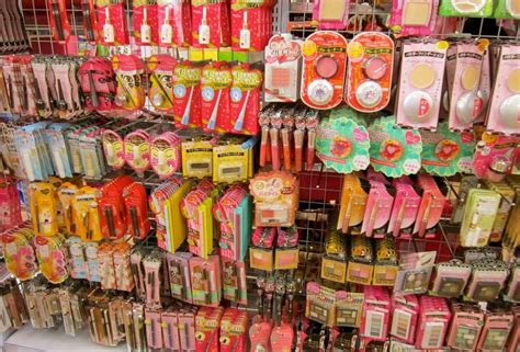 Toko Barang-barang Kedai Serba Ada di Jepang