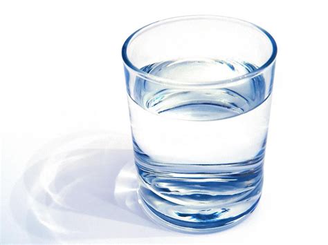 air di dalam gelas