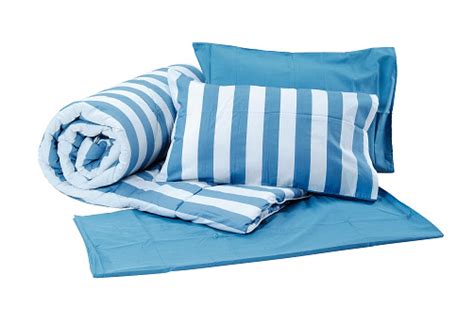 bantal dan selimut