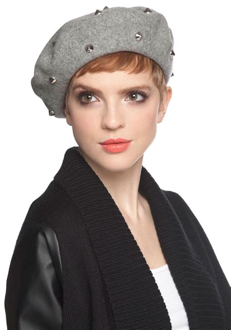 beret with short hair