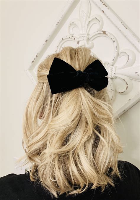 bow hairstyle for short hair