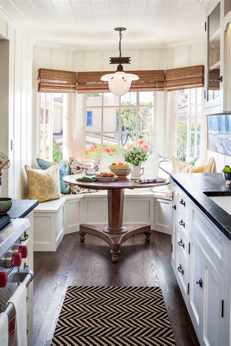breakfast nook bay window