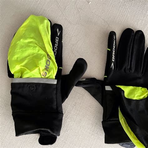 brooks running gloves