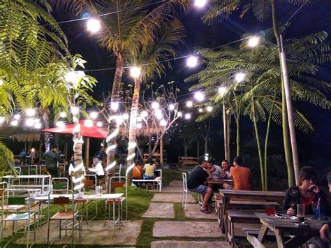Cafe Pantai Malang malam