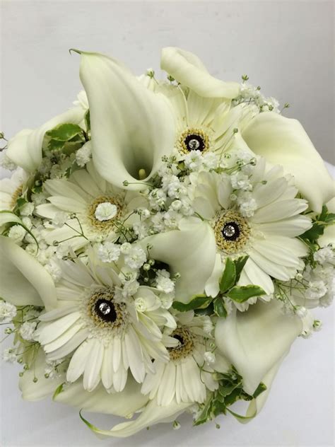 calla lily and gypsophila bouquet