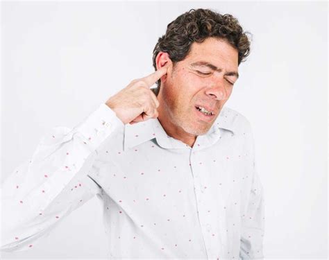 cara mengatasi air masuk telinga