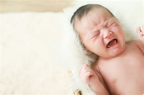 cara mengatasi bayi jarang menangis