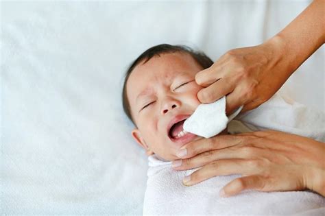 cara mengatasi bayi sering muntah