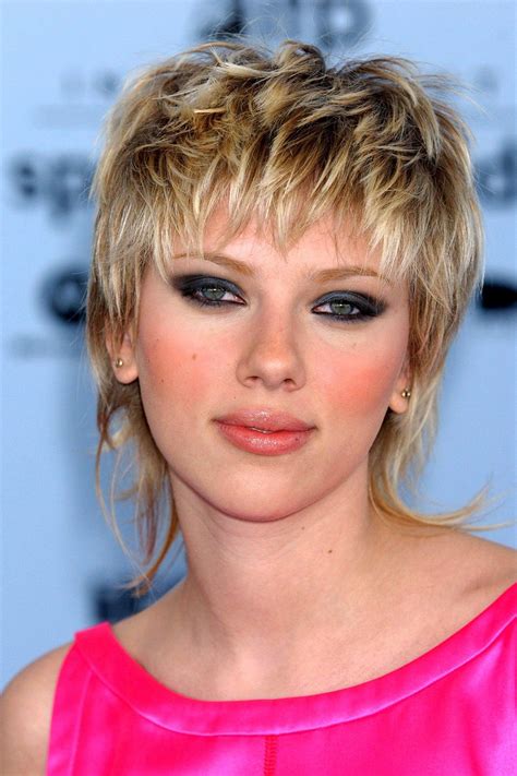 celebrities with short wavy hair