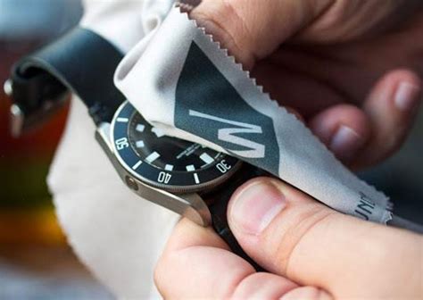 cleaning watch with cloth