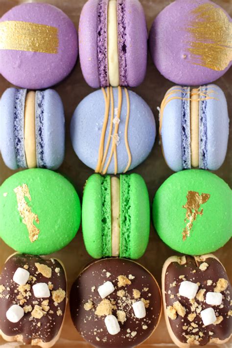 decorate macarons