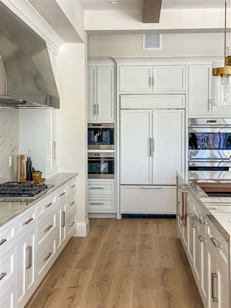 decorators white kitchen cabinets