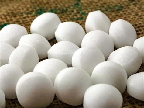 do mothballs keep deer away