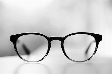 Kacamata dan Lensa Kontak