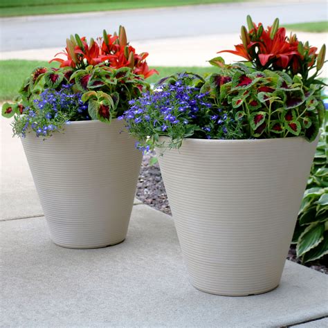 garden flower pots