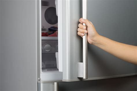 how to handle the refrigerator door