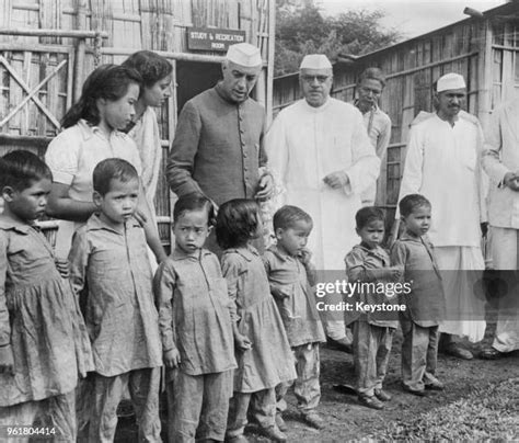 image of jawaharlal nehru with children