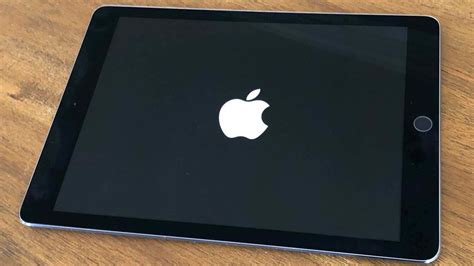 iPad stuck on apple logo